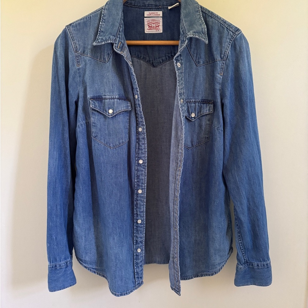 Levi's Classic Blue Denim Shirt size medium